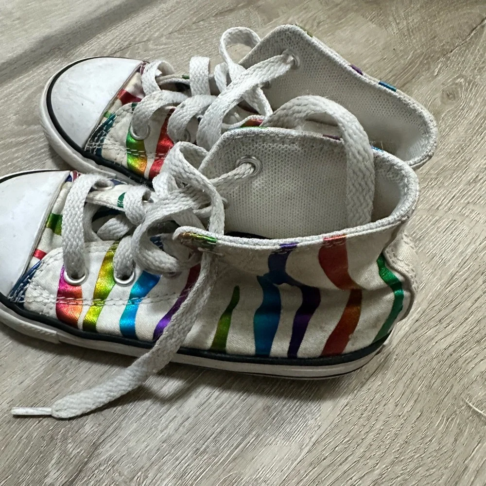 Converse colorful stripes